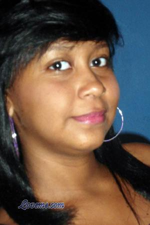 137829 - Leydis Paola Idade: 27 - Colômbia