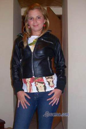 104712 - Nayibeth Idade: 23 - Colômbia