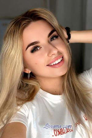 224101 - Anastasiia Idade: 23 - Ucrânia